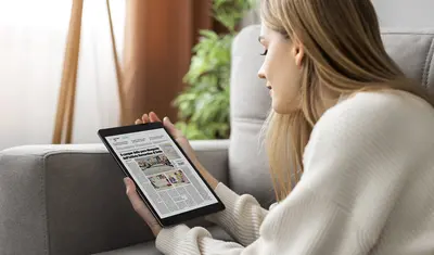 Lettore di contenuti digitali su tablet